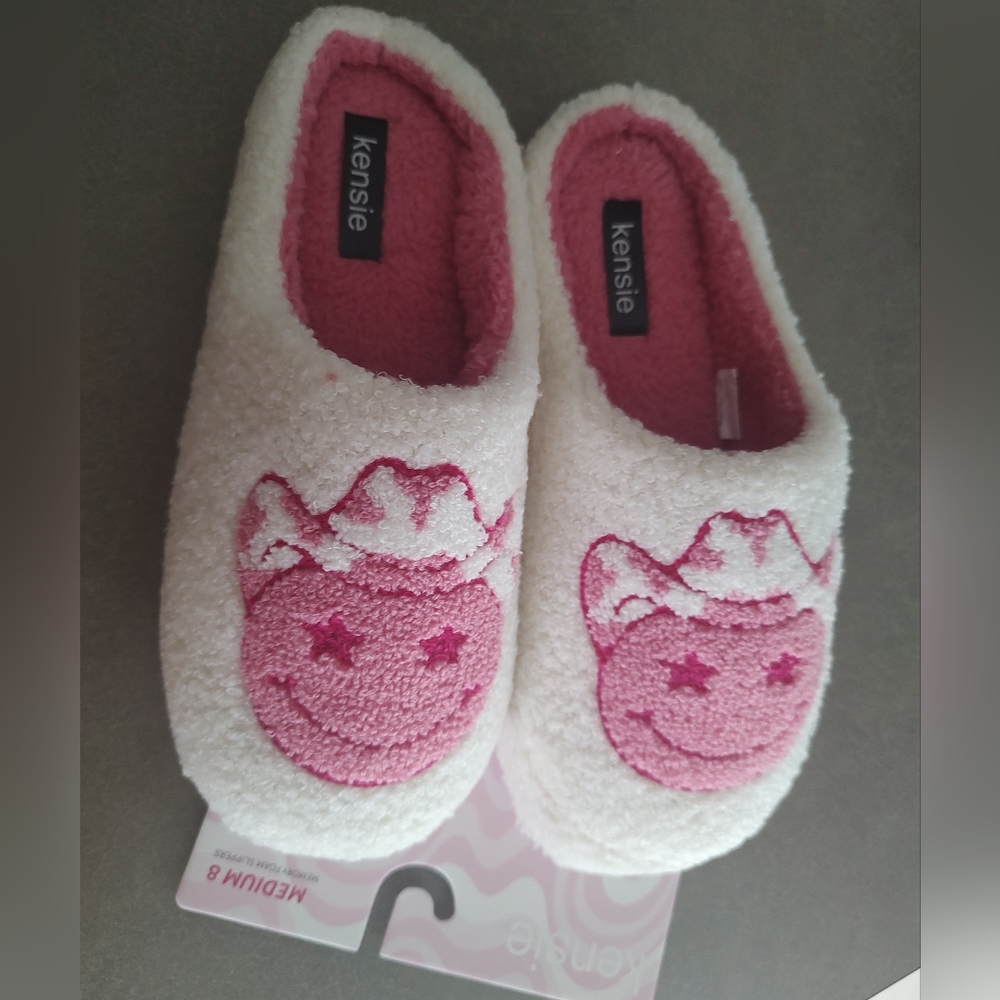 Kensie White and Pink Women's Slippers